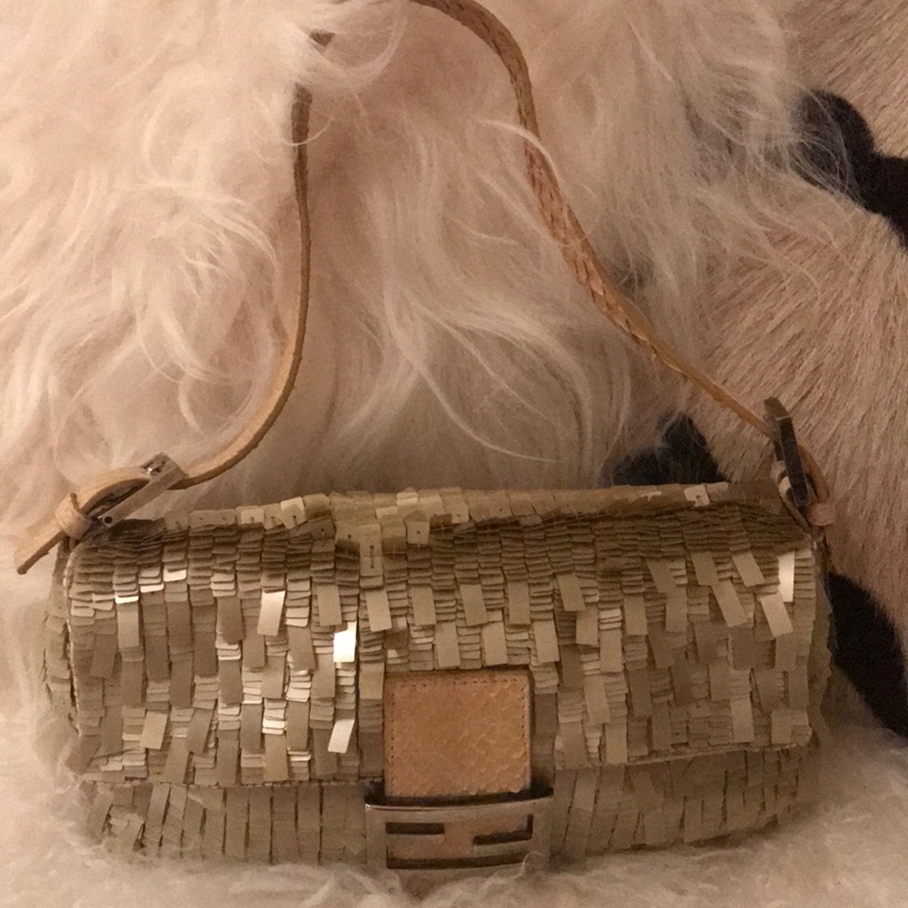 🌹🌹RARE PRISTINE FENDI🌹🌹 - Picture 2 of 2